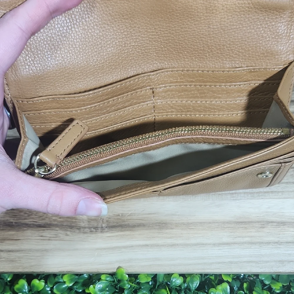 Tory Burch Tan Continental Wallet With Snap Closure - Picture 5 of 17
